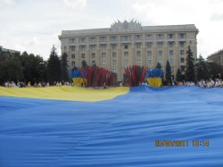 Назустріч святу: Партiя регiонiв у Харкові блокувала розгортання Державного Прапора України
