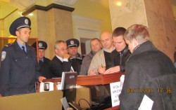 Представники Народної Ради зареєстрували резолюцію пікету в Харківській облдержадміністрації і домоглися переговорів з чиновниками