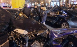 Дівчина за кермом машини нардепа скоїла масштабну аварію на Хрещатику (ФОТО, ВІДЕО)
