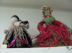 В приміщенні громадського об’єднання «Поступ» триває виставка рукоділля харківських майстринь плетіння із соломи (ФОТО)