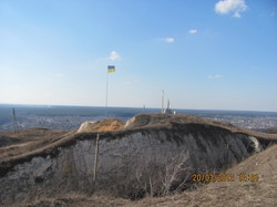 Мандрівка біля підніжжя найвищої в Харківській області гори Кременець