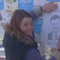 У Донецьку затримували активістів, які намагалися розклеїти листівки із зображенням Януковича
