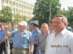 Об’єднана опозиція розпочала збір підписів за арешт Президента України Віктора Януковича