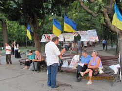 Учасників мовного Майдану припинили повідомляти про час і місце судових засідань