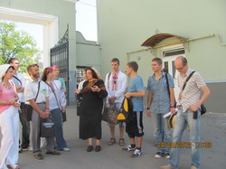 В рамках екскурсії харківці вшанували пам'ять репресованих кобзарів та жертв судової розправи СВУ-СУМ