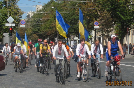 Велопробіг, фотовиставка, дитячі конкурси і святковий концерт – Харків святкував День незалежності України