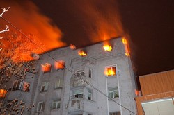 Пожежа в центрі Києва: МНСники близько 4 годин гасили вогонь (ФОТО)