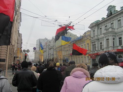 Харківці вшанували пам'ять жертв Голодомору 1932-1933 рр. У Молодіжному парку з’явився новий пам’ятний знак