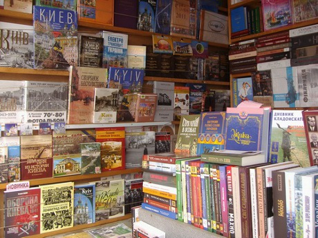 Столична міська рада подовжила життя книжковому ринку на Петрівці на 5 років