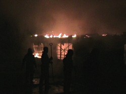 Багато вогню і токсичного диму: у Харкові горів виробничий склад (ФОТО)