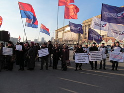Не той метод: Захисники довкілля разом з проросійськими організаціями протестували проти фрекінгу