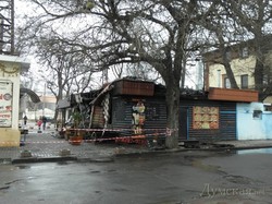 Підпал в центрі Одеси: дощенту згорів ресторан та дві іномарки (ФОТО, ВІДЕО)