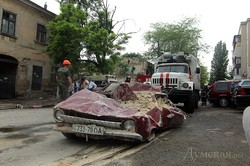 Руйнування будинку в центрі Одеси: як рятувальники діставали людей з-під уламків (ФОТО, ВІДЕО)
