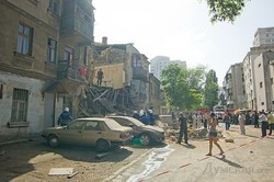 Руйнування будинку в центрі Одеси: як рятувальники діставали людей з-під уламків (ФОТО, ВІДЕО)