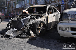 BMW відомого українського футболіста спалили в Дніпропетровську (ФОТО)