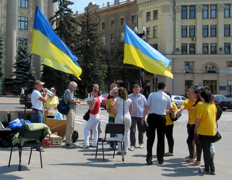 Цинізм вбиває віру і духовну силу людини. Слабкий – не вимагає, він погоджується.