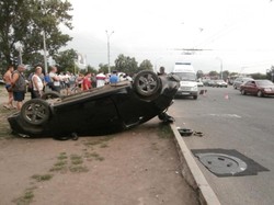 Кривава ДТП у Харкові: іномарка влетіла в зупинку, загинули люди (ФОТО, ВІДЕО)