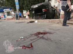 Кривава ДТП у Харкові: іномарка влетіла в зупинку, загинули люди (ФОТО, ВІДЕО)