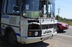 Під Харковом зіткнулися автобуси: п'ятеро людей потрапили до лікарні (ФОТО)