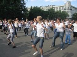 Флешмобом по абортах: Харків відзначає День дитинства