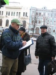 «Руки геть від Московського проспекту!»: в Харкові провели пікет проти вирубки дерев