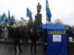 Харківський Євромайдан дошкуляє поезією:  "Це тобі, батя, не в теліку, на перегорнутому портреті"