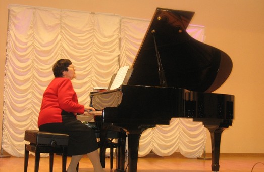 В дитячій музичні школі провели авторський концерт Лариси Донник