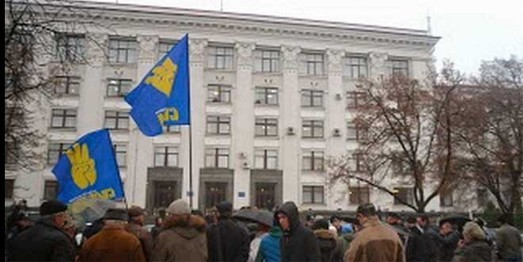 На  думку луганських «свободівців», обласну владу варто звільняти, а не захоплювати