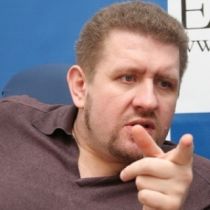 Політолог: Кожен парад – це відмивання грошей.