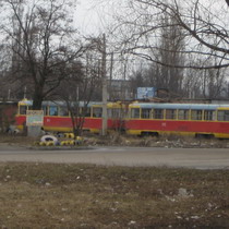 Трамвай зупинилися там, де стояли, рівно на десять хвилин.