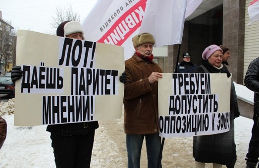Опозиції на Луганщині не дають слова. Регіонали приватизували державний телеканал