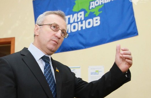 Донецькі регіонали увімкнули  власне  "Кисельов ТВ":  бандерівці  в'яжуть  їх  однопартійців  до стовпів державними  прапорами і катують Гімном