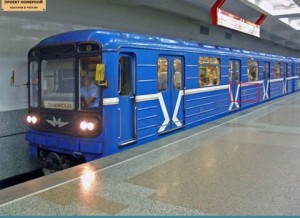 П'яний харків'янин, який впав під поїзд, зупинив метро в Харкові