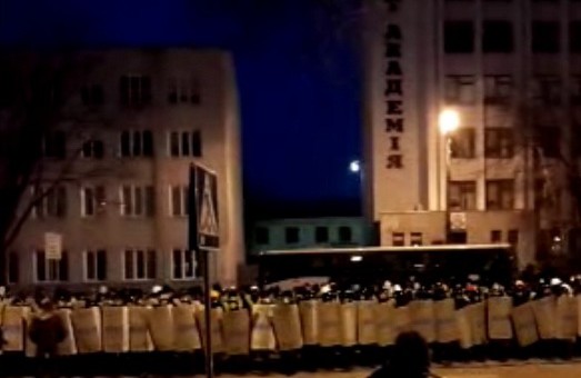 Харківська влада утримує  сьогодні близько десятка  заручників - це  засуджені за події на площі Повстання