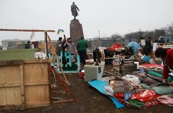 Табір захисників Леніна в Харкові організовано демонтували