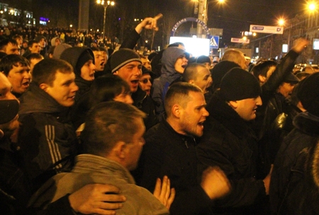 Свій проти свого. Два мітинги на Донецьку  завершились жертвами і кров'ю