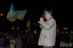 У  Харкові  провели  мітинг  за  мир  та  єдність  в  Україні  (ФОТО)