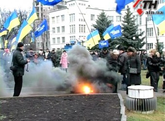 Сепаратисти з битами напали на Євромайдан в Харкові
