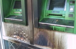 Приватбанк у вогні: вночі у Харкові знову палили банкомати
