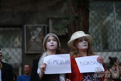 Котлети в музеї та музиканти в супроводі міліції - як божеволів Харків