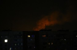 Нічні вибухи і пожежа в районі Олексіївки (ВІДЕО)