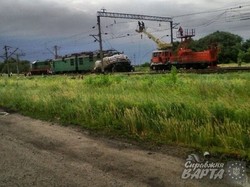 ДТП під Харковом: на переїзді локомотив зім'яв молоковоз (ФОТО)