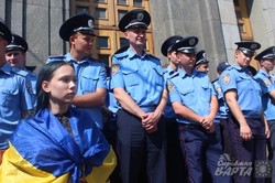 Харків’яни пікетували міськраду, вимагаючи відставки Геннадія Кернеса (фото)
