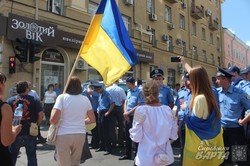 Харків’яни пікетували міськраду, вимагаючи відставки Геннадія Кернеса (фото)
