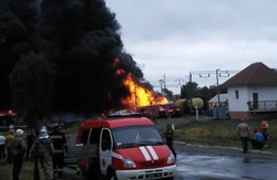 Масштабна пожежа на залізниці: товарняк з нафтопродуктами зійшов з рейок (ФОТО)