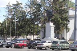 Пам'ятнику Леніну на Баварії відбили голову