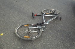 У Харкові Opel збив велосипедиста і втік