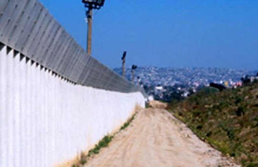У Яценюка поки не знають, скільки коштуватиме будівництво стіни на кордоні з Росією