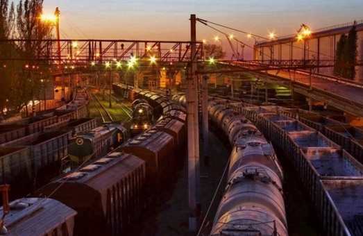 Донецька залізниця через бої втричі скоротила перевезення вантажів