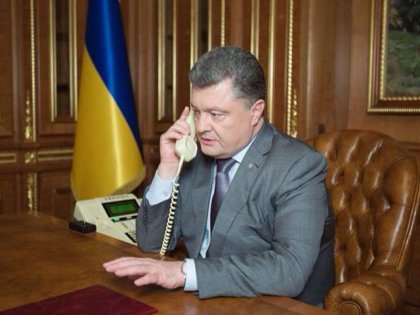 Порошенко подякував Олланду за його зусилля на підтримку України